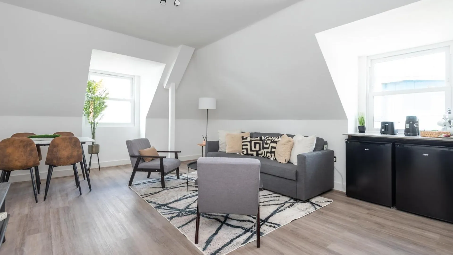 Modern 2Br 10 Mins To Stratford Stn Plus Eparking London Apartment